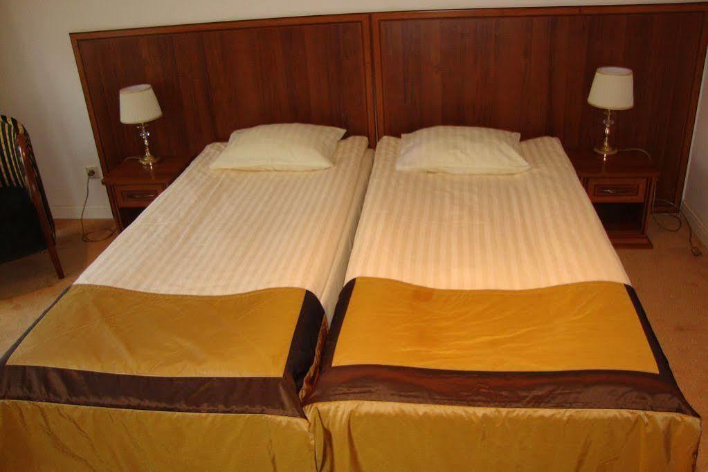 Klub Sosnowy Hotel Warsaw Luaran gambar